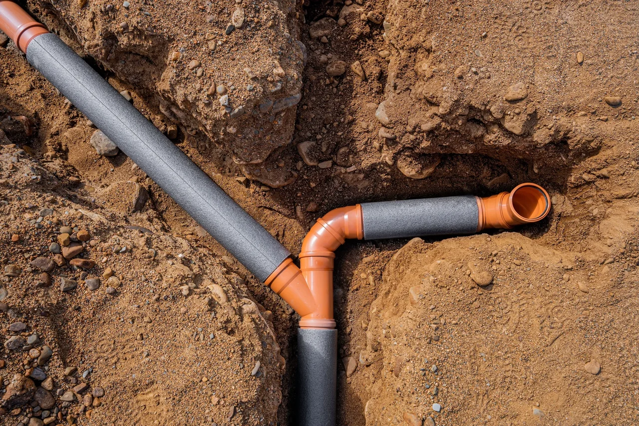 Licensed KCB Plumbing technician providing commercial drain & sewer services in Orange County, CA